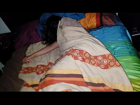 ❤️ Vicfilo kritikante sian junan duonpatrinon dum ŝi dormas. ❤️  Sekso ĉe eo.trysex.ru ❌❤